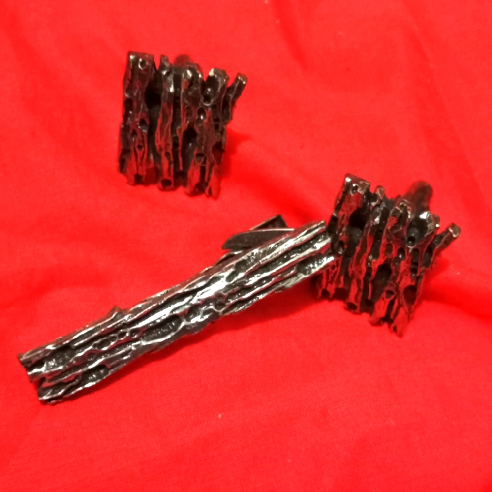 Vintage Silver Tone Sculptured CUFF LINKS and TIE CLIP